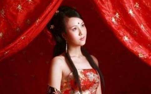 历史上最淫荡的公主,30名壮汉都满足不了她(和亲弟弟/姑父乱伦)(图6) 山阴公主有多少个男人