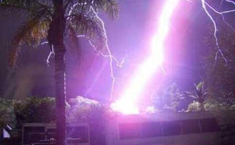 盘点全球遭天打雷劈的诡异事件,法国三个士兵被雷击成灰烬(图4) 天打雷劈是真的吗