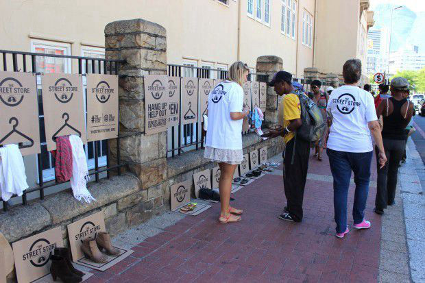 街头捐赠商店,保护受助人尊严(图2) 街头捐赠商店,保护受助人尊严--置顶表情