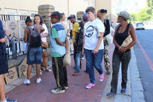 街头捐赠商店,保护受助人尊严(图3) 街头捐赠商店,保护受助人尊严--置顶表情