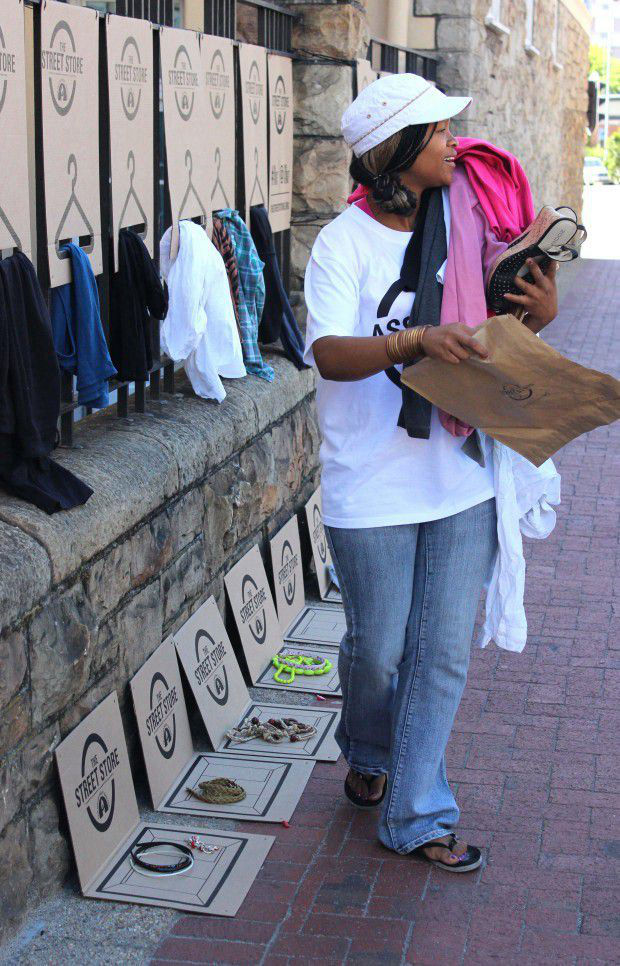 街头捐赠商店,保护受助人尊严(图7) 街头捐赠商店,保护受助人尊严--置顶表情