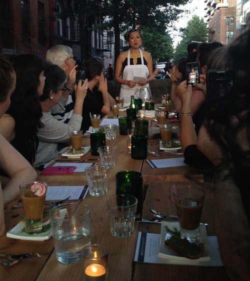 花50美元在垃圾桶中吃饭,为倡导人们不要浪费食物(图5) 花50美元在垃圾桶中吃饭,为倡导人们不要浪费食物--置顶表情